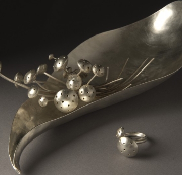 Metal jewelry piece